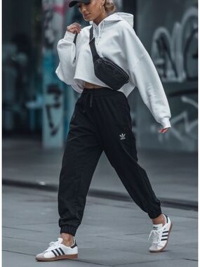 Women’s Black Adidas Adicolor Track Jogger Pants sz small